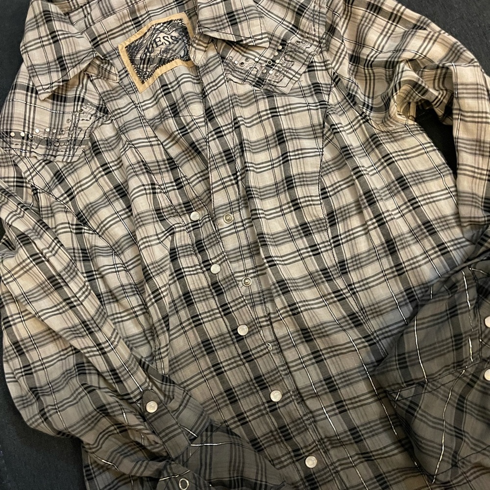 VINTAGE GUESS BUTTON UP 🖤🤍 - Picture 5 of 6